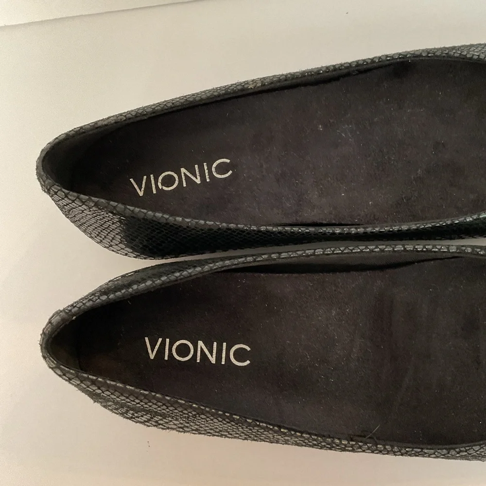 Vionic Shoes Cabello Black Snake Print Pointed Toe Flats Shoes Women's Size 7 - Picture 10 of 12
